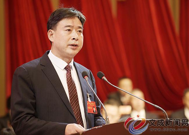 县人大常委会主任郑建华作《文成县人民代表大会常务委员会工作报告》