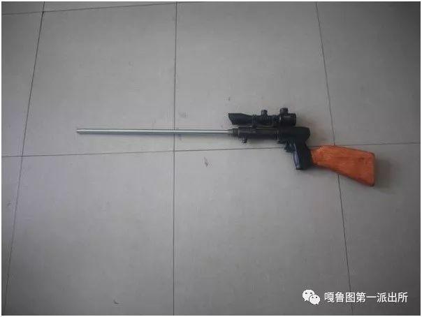 后民警进行深入调查,在额某某家库房内搜查到一支用射钉枪改制成瞪缁