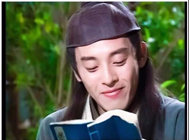 令狐冲只能说合格,金庸老先生最满意的当属香港演员吕颂贤版的令狐冲