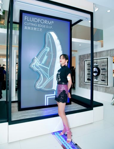 辛芷蕾辛芷蕾辛芷蕾ecco风格大使辛芷蕾穿着ecco全新一季shape型塑