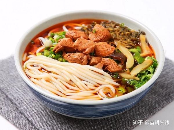 【麻辣鸡肉米线】