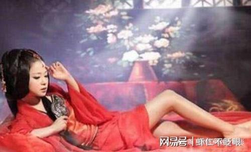 你知道为何古代青楼女子要必备一条开裆裤,在腰间系上一条红绳吗