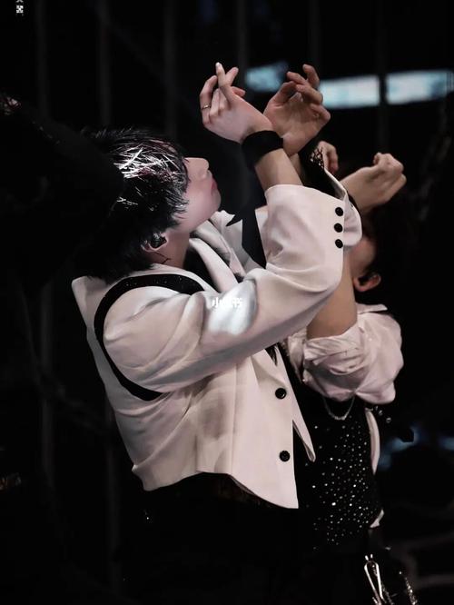 0c上炎中criminal_刘耀文_壁纸_薯条_素材_壁纸