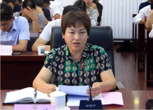 县委副书记,县长陈萍出席会议