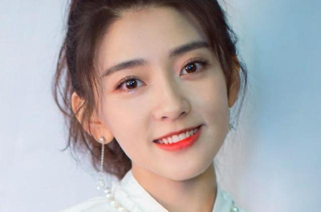 八卦关注近来猛涨的十大90后女明星有你喜欢的吗杨紫李沁郑爽