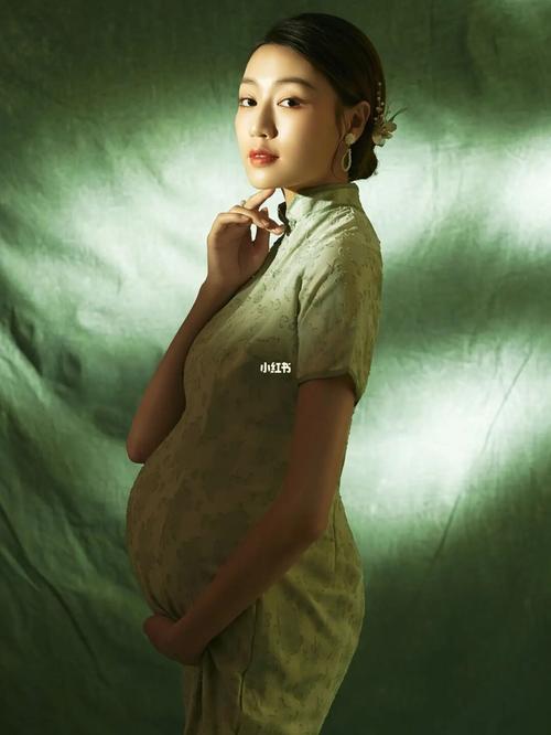 孕照分享丨简洁大方的旗袍孕妇照~_孕妇照_旗袍_简约风_亲子_孕妇写真
