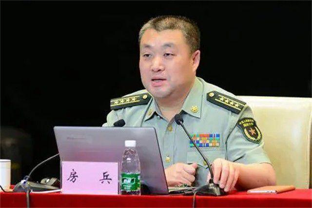 著名军事评论员张召忠,李莉,杜文龙和房兵谁更具专业水准?