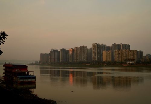 标题:乐山城市风景一角