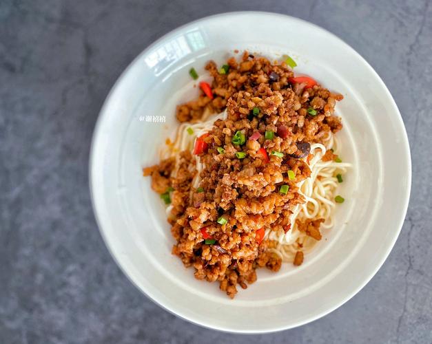 香辣肉沫拌面