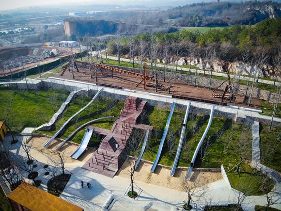 南京汤山矿坑公园:两山理论的实践 城市双修的样板