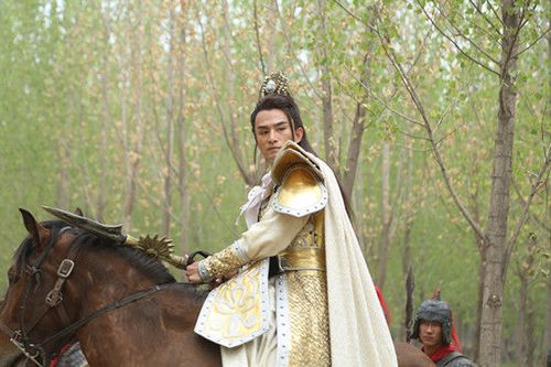 张晓晨饰武三思