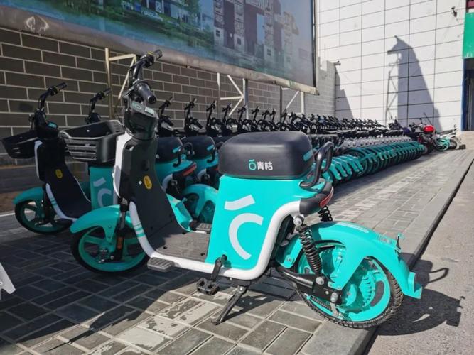 新型踏板式共享电单车亮相我市街头