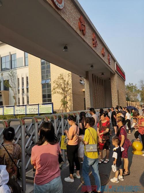 株洲市天元区尚格小学无助学岗,进出道路消防通道堵塞