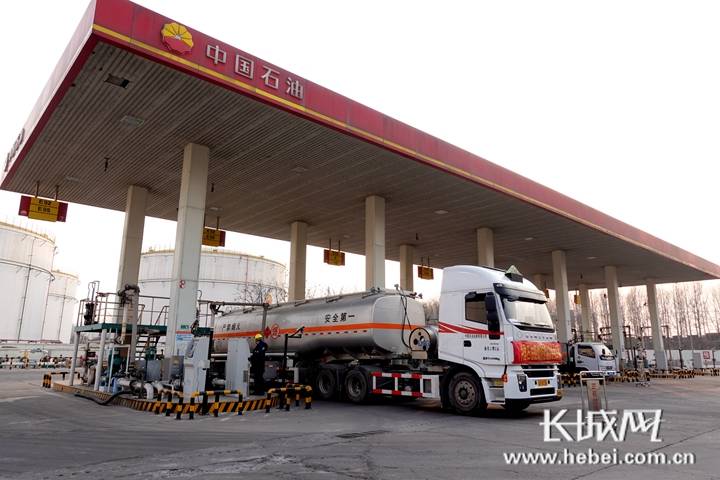 新春走基层丨中石油油库值守人春节为城市"加油"