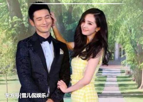 杨幂与男星合影都是默契动作,和他不一样,笑的很少女