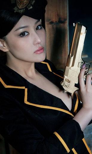 cf美女张馨予-主题壁纸