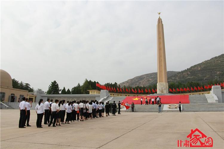 在集团党委副书记朱力玲的带领下,赴华林山烈士陵园开展"缅怀革命先烈