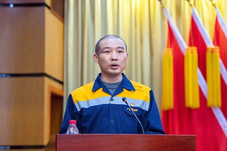 快来围观最美铁路人报告团来啦