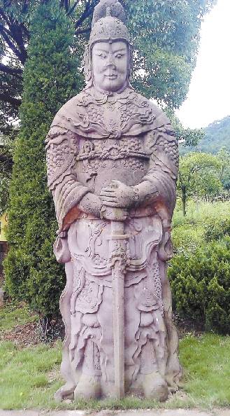 有人开着吊车 偷走一尊宁波东钱湖南宋武士石像(组图)