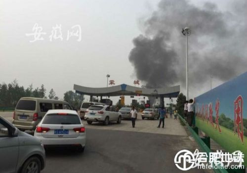 com    今日早晨8时30分许,宁洛高速蒙城出口段发生车辆自燃事故,现场