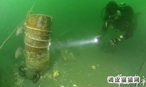 从打捞起的文物可以断定,"丹东一号"沉船就是甲午海战致远舰