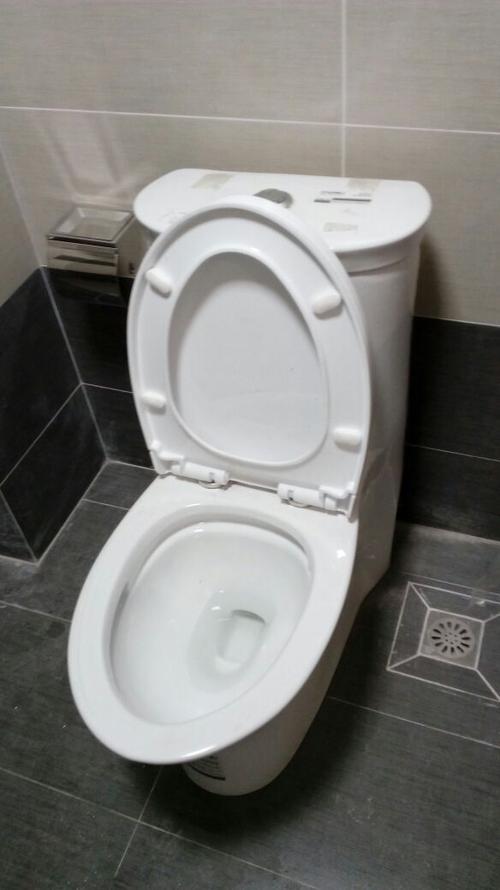 马桶脏了别费力刷学会小妙招污垢清除一点都不费劲轻松做懒人