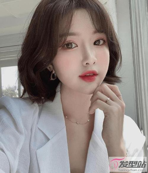 矮个子女生的发型推荐齐脸短发显脸小显身高