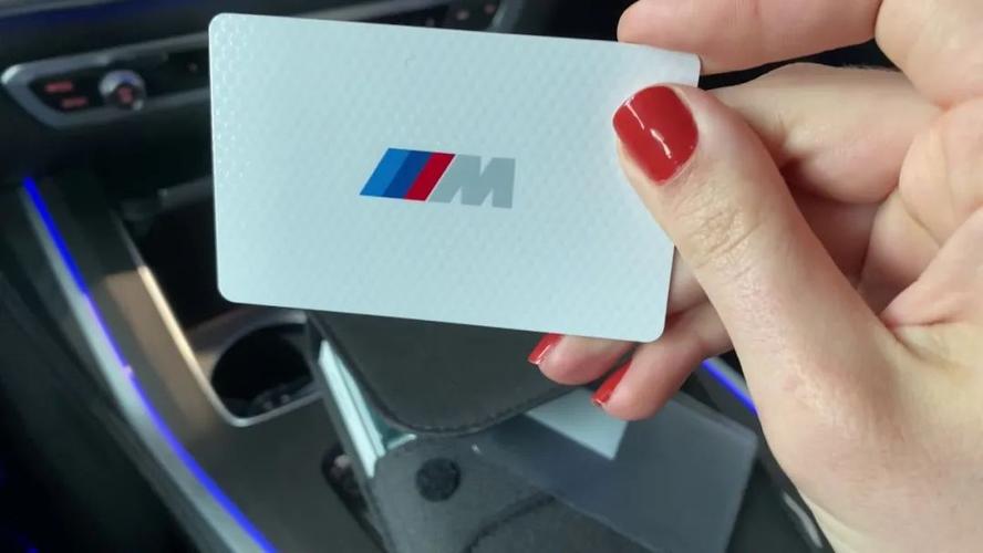 并且,当你的宝马3系配备了无钥匙进入功能后,那么你还将拥有两项技能.