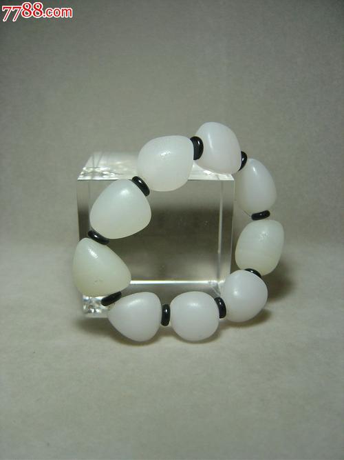 清代老白色玛瑙手串