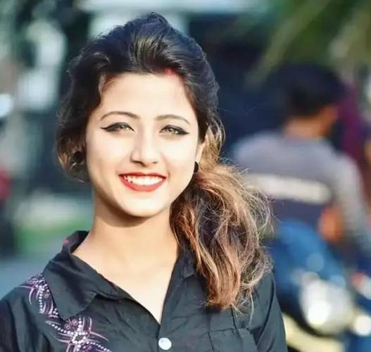 印度神秘少女有双精灵眼背后势力雄厚高种姓让你高攀不起