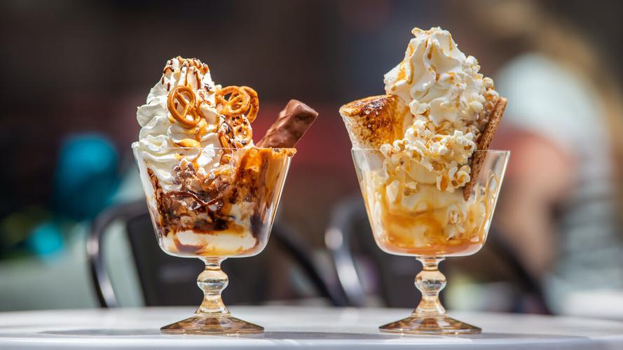 冰淇淋圣代高清照片