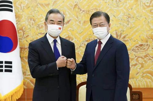 韩国总统文在寅会见王毅