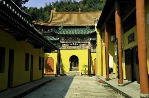 庐山东林寺,这座1600余年古刹,是中国一大佛门圣地,神奇惊叹