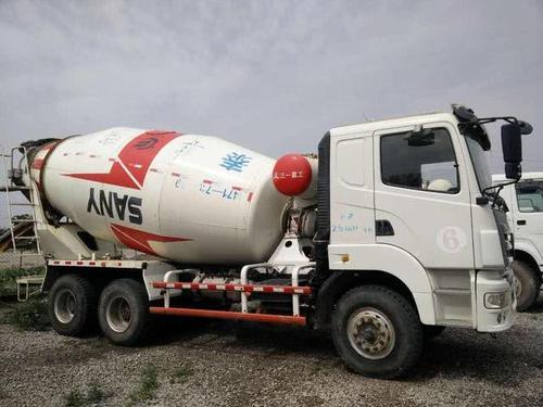 水泥罐车