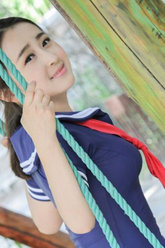 这个小女孩发育会不会有点早?