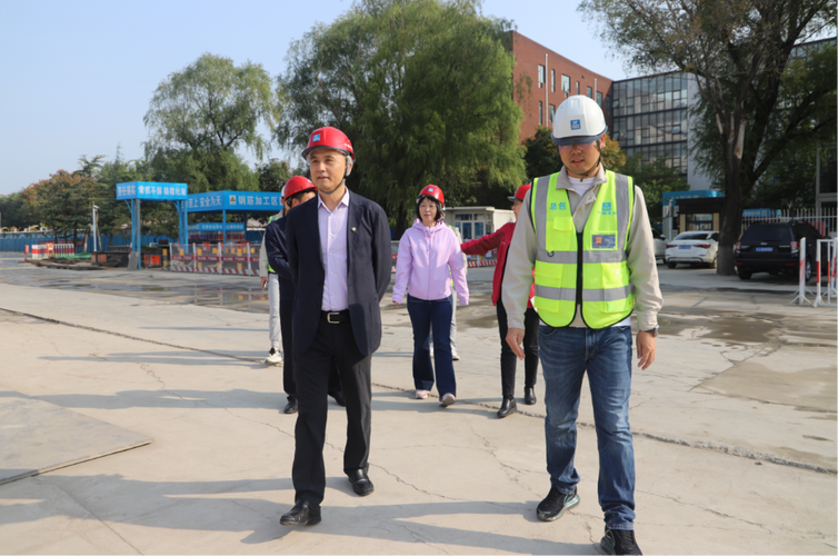 北京市住建委中央工程服务处调研我校体育中心项目建设情况