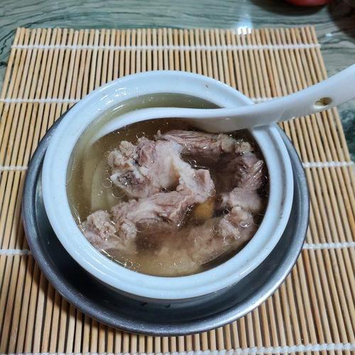 海底椰排骨汤,营养丰富,汤鲜味美