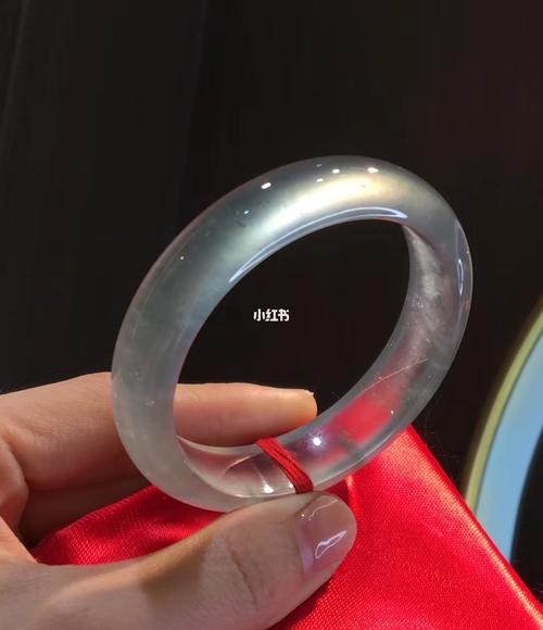 玻璃种翡翠手镯_翡翠手镯_荧光_平洲玉器街自由行热门