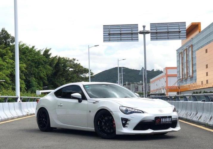 深圳2020年2月丰田862019款20l自动豪华版白色自动档