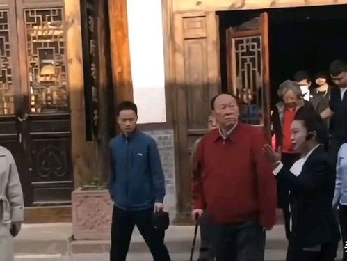 梁老将军回乡祭祖