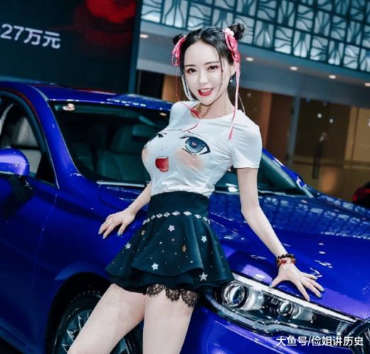 潘春春车展现身惊艳装扮引得粉丝围观网友我要买车