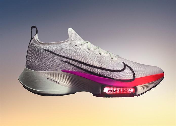 nike air zoom tempo next%