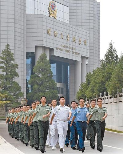 正团级上校正在国防大学学习,即将年满45岁,这是晋升