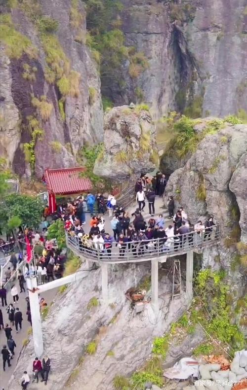 登上流石山玻璃栈道,令人惊心动魄的栈道,眺望壮观的