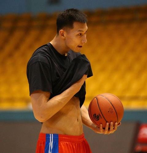 中国一哥易建联(组图)