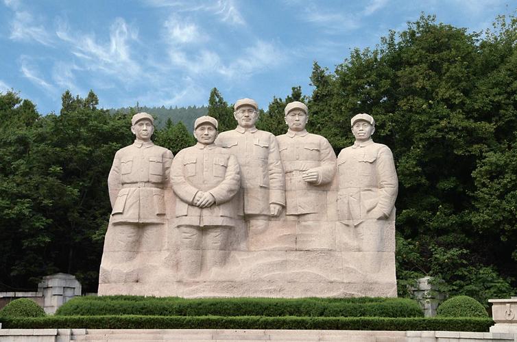淮海战役总前委群雕.jpg