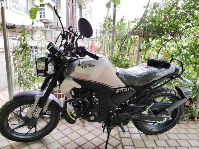 新大洲本田cb190tr银色