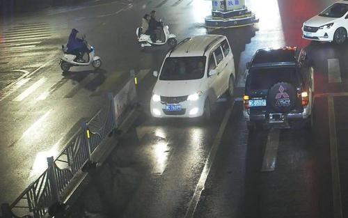 高清曝光这些逆行车辆!开车别太任性!