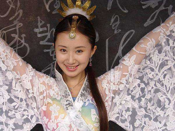 十一:精卫,《精卫填海》中舒畅饰演太阳神的女儿,是神界唯一的公主