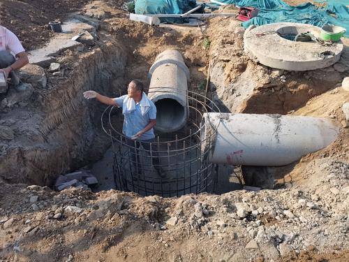 静宜路16号雨水检查井砌筑